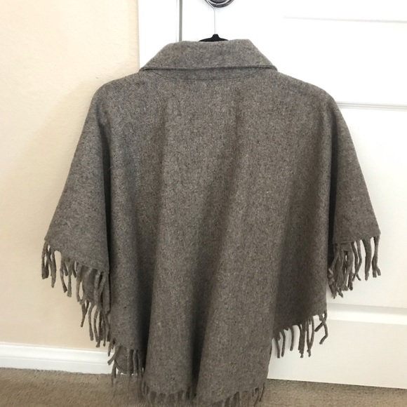 Vegas Golden Knights Poncho (One Size) - Picture 2 of 4